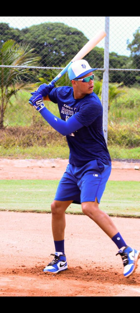 Jaider Suarez  with a custom baseball bat on a sports field